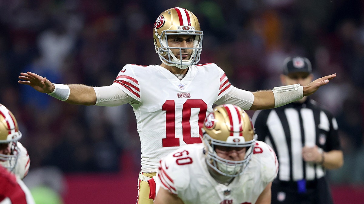 49ers should bring back Jimmy Garoppolo as starting quarterback, NFL legend says