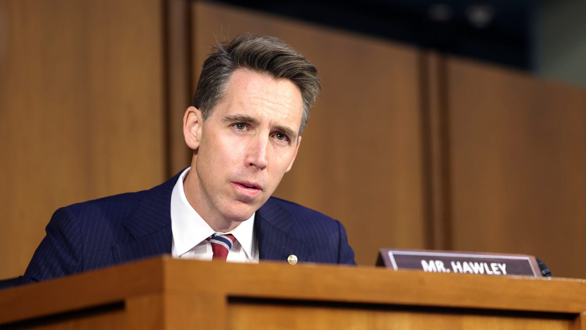 Sen. Josh Hawley proposes legal age to allow kids on social media