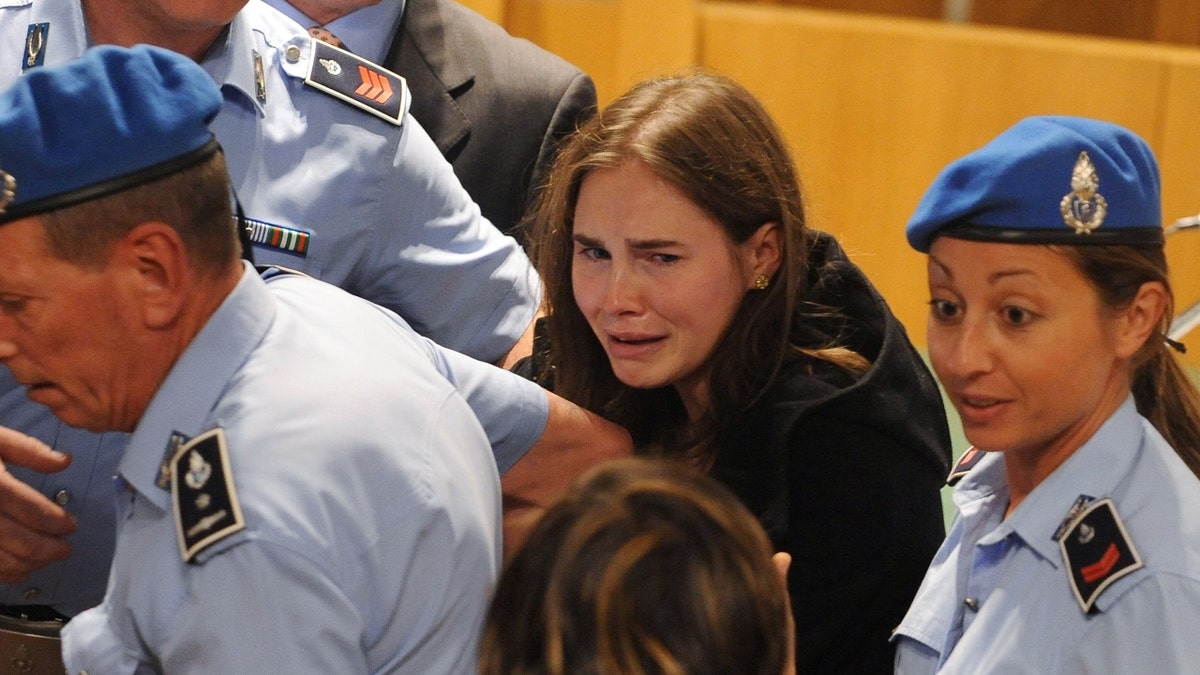 Amanda Knox shocks Twitter with study abroad joke after Italy prison stint